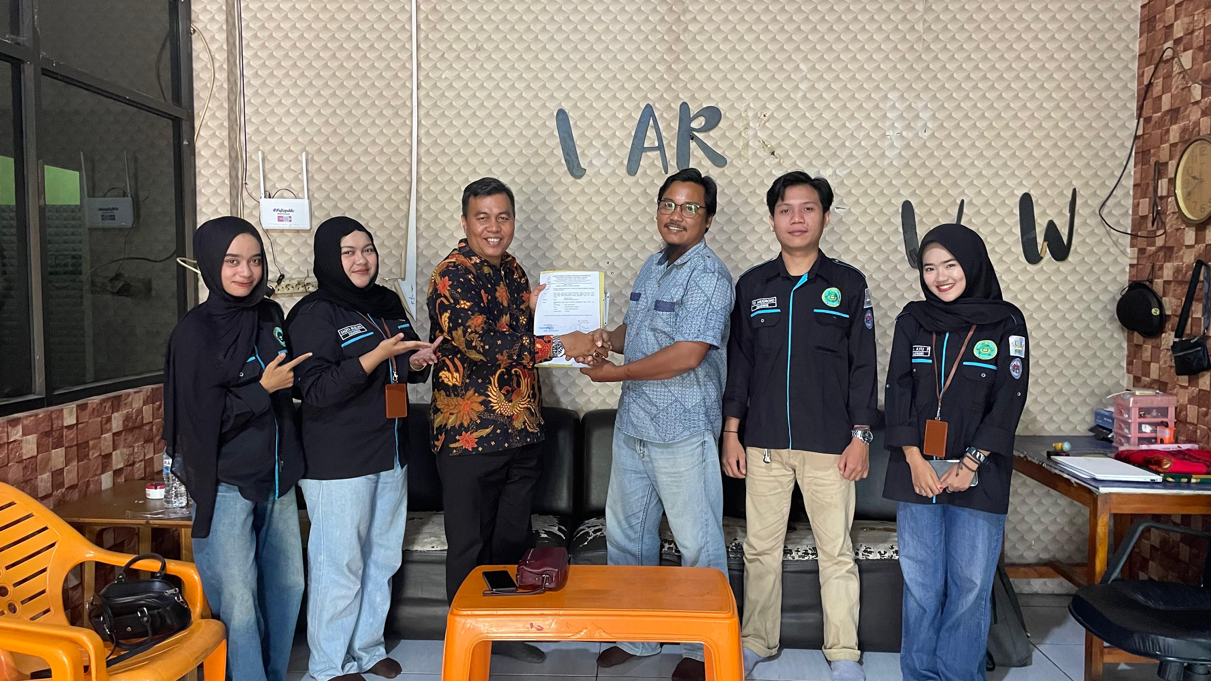 Empat Mahasiswa FUAD UIN Jusila Metro Jalani Kegiatan PPK di Radar Metro