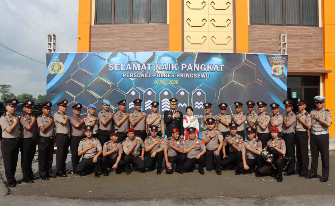Hari Bhayangkara ke-79, Polres Pringsewu Gelar Upacara Kenaikan Pangkat Penuh Haru