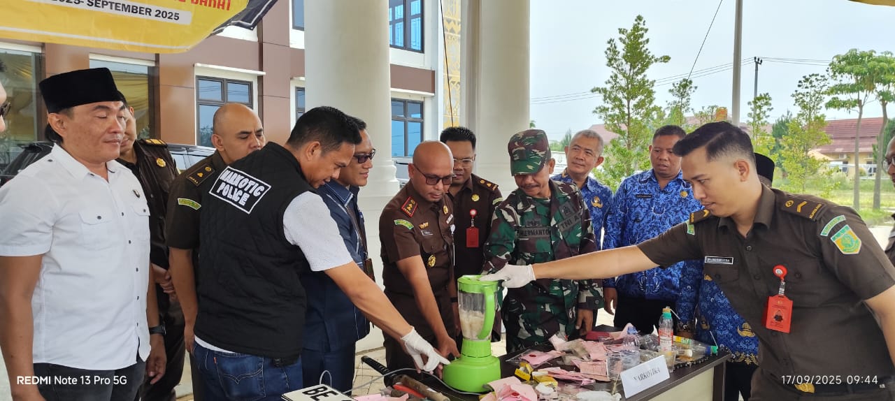 Kejari Tubaba Musnahkan Barang Bukti dari 66 Perkara Umum, Termasuk Narkotika dan Senjata