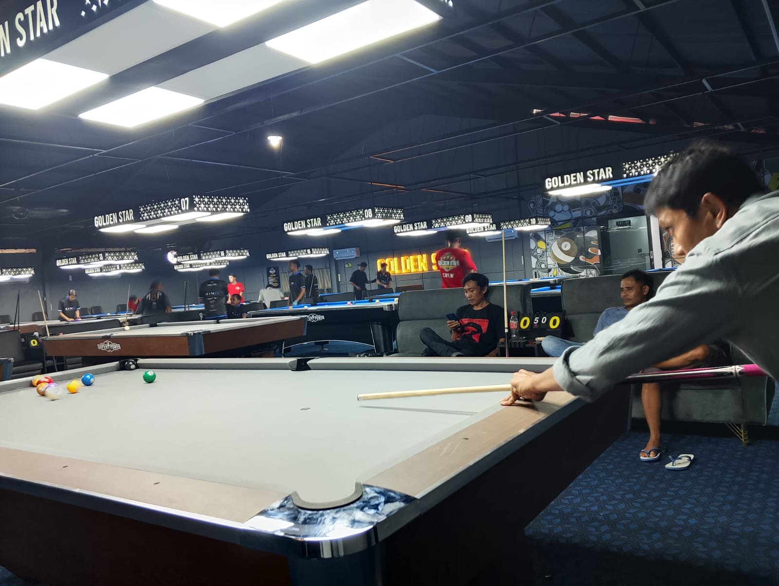 Golden Star Billiard and Cafe, Tempat Baru Favorit Pecinta Biliar di Kota Metro
