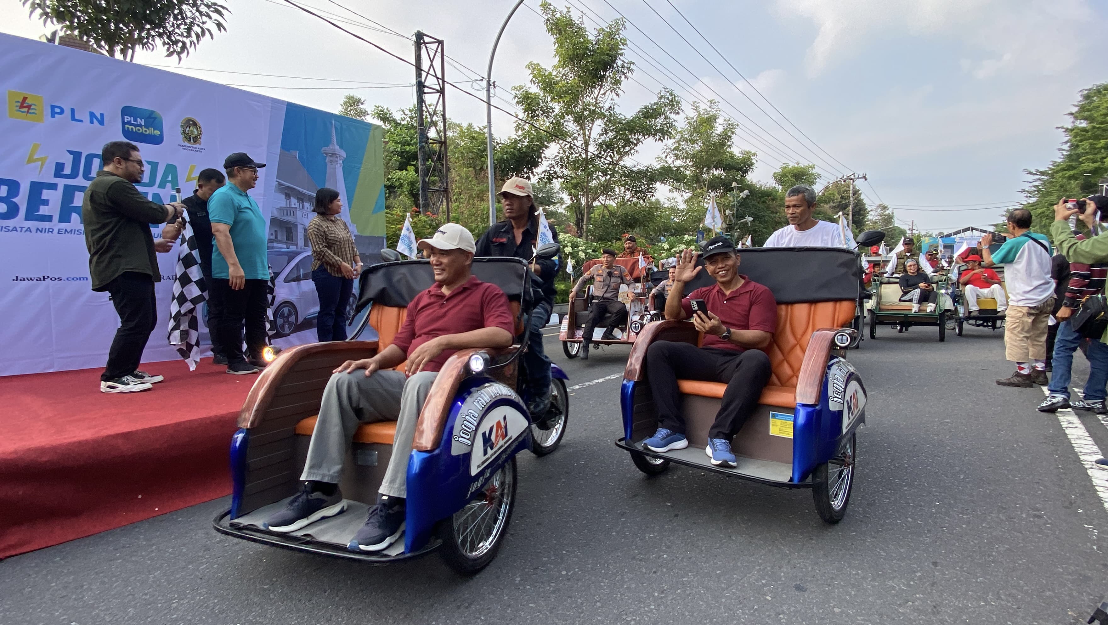 Parade Kendaraan Nir Emisi di Yogyakarta, Hasto Wardoyo Ajak Warga Beralih ke Transportasi Listrik