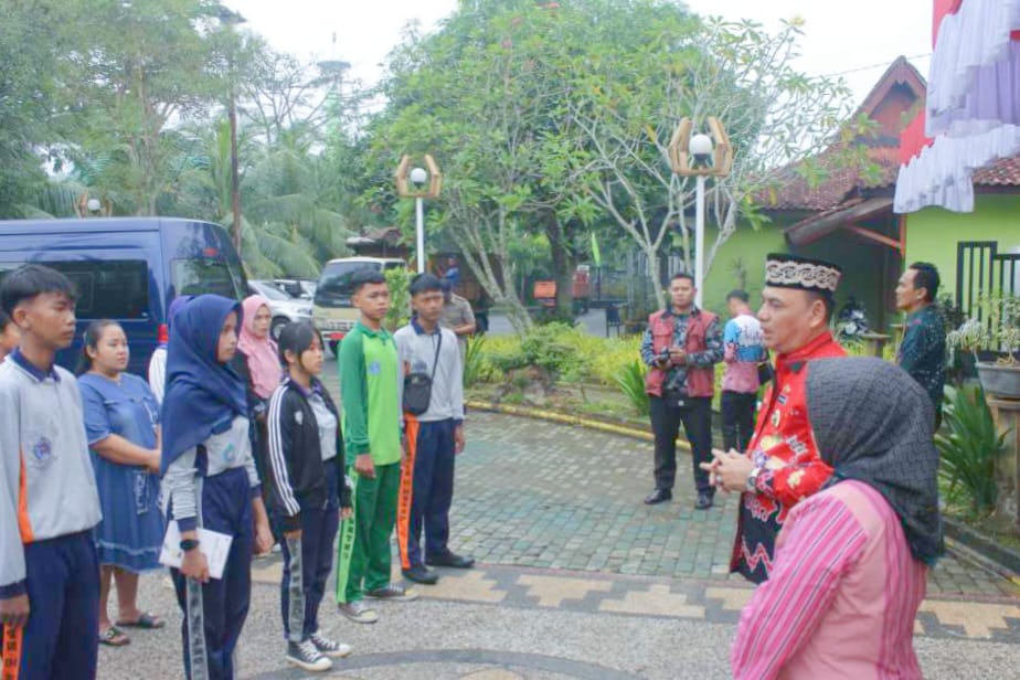 Walikota Metro Lepas 7 Siswa ke SR Tingkat SMA, Ini Harapannya untuk Masa Depan Mereka