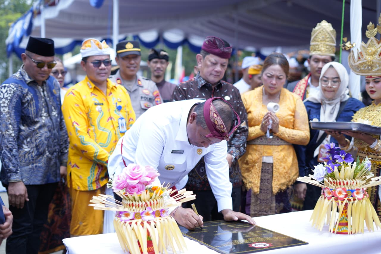 Plt Bupati Lampung Tengah Resmikan Pura Dalem Giri Buana Lewat Upacara Ngenteg Linggih