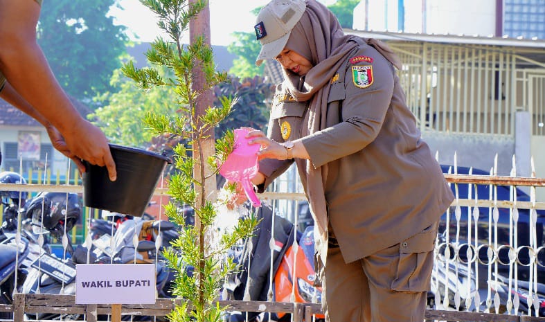 Wabup Umi Laila Pimpin Gerakan Nasional Indonesia ASRI, Ajak Warga Jaga Kebersihan Lingkungan