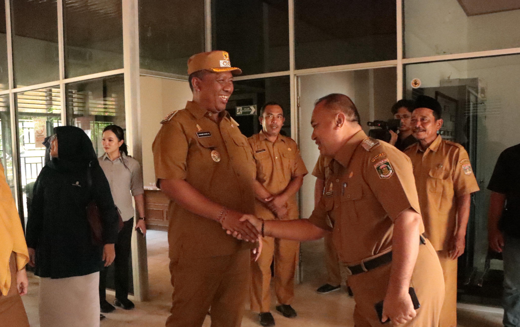 Tinjau Kantor Kecamatan Seputih Agung, Wabup Komang Koheri Tegaskan Disiplin ASN