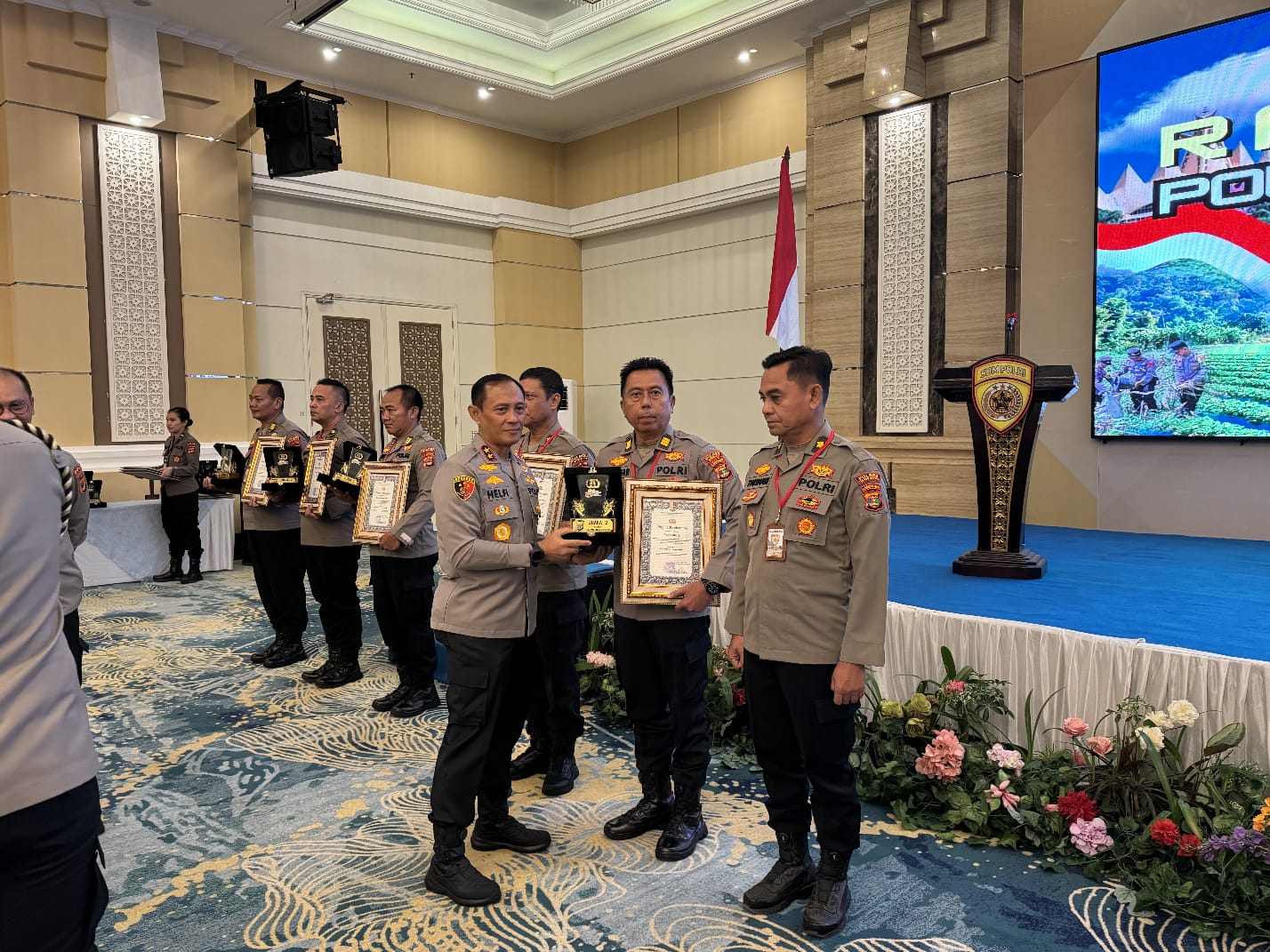 Berkat Sinergi dengan Petani, Polres Mesuji Sabet Penghargaan Penyerapan Jagung Bulog Terbaik 