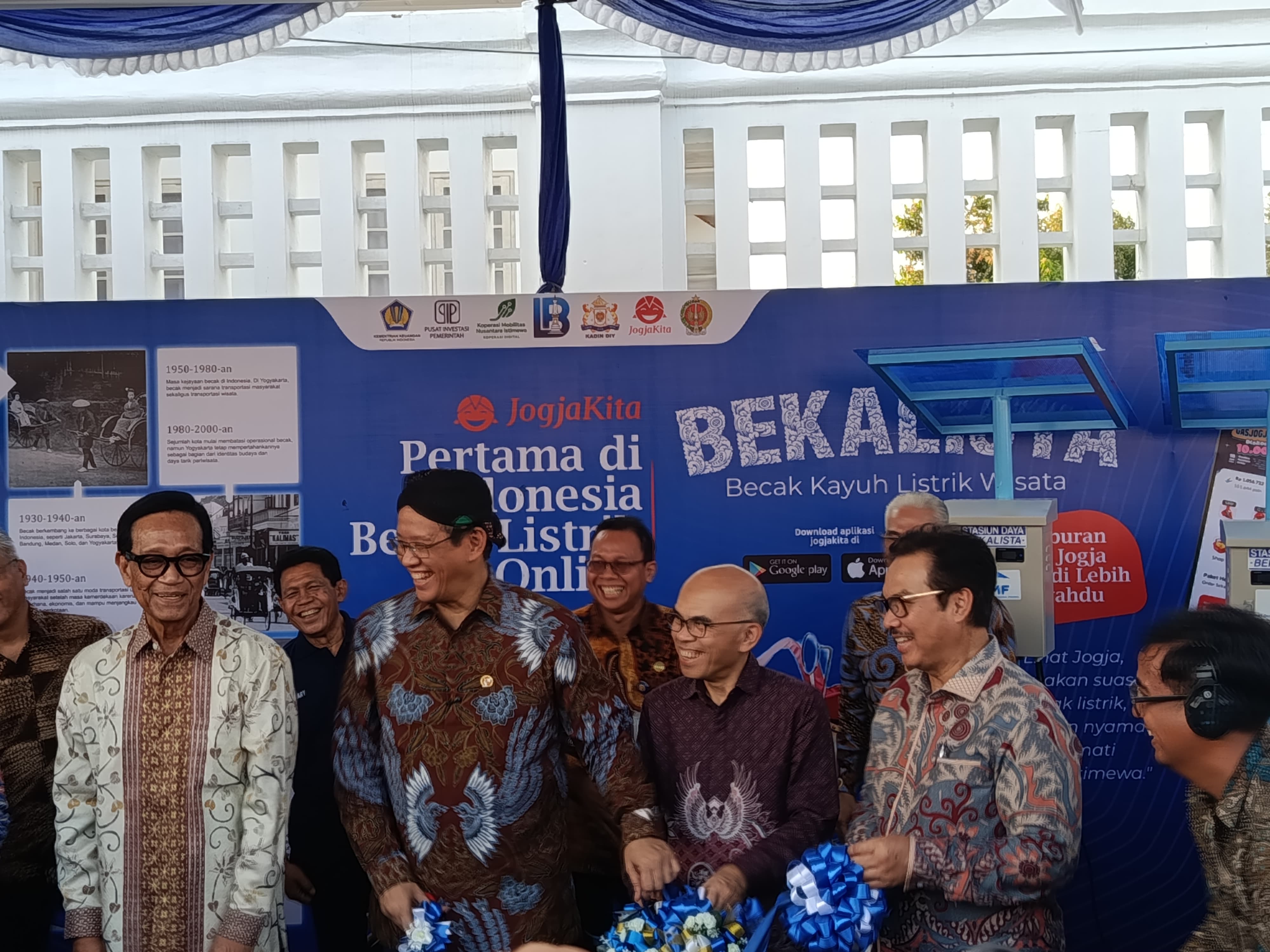 Dukung UMKM dan Pariwisata Hijau, Menkeu Purbaya Luncurkan 80 Becak Listrik di Yogyakarta