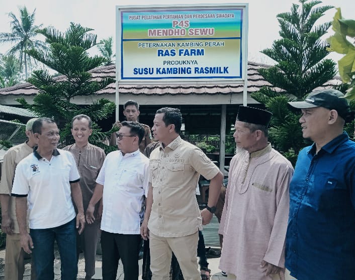 Bupati Pringsewu Tinjau Peternakan Kambing Perah di Sukoharjo