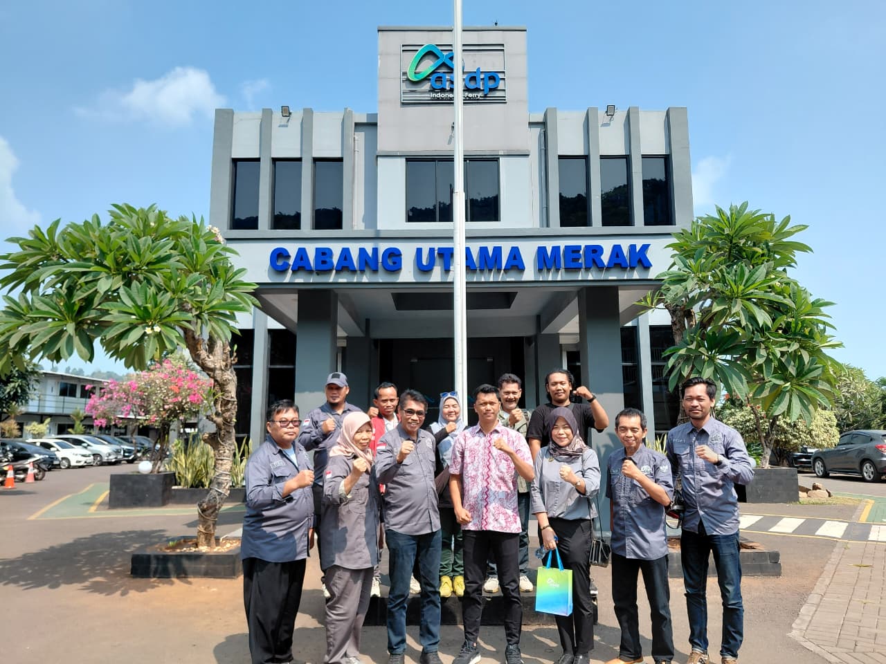 PJS Perkuat Sinergi dengan ASDP Merak, Serahkan Penghargaan atas Dukungan Munas III