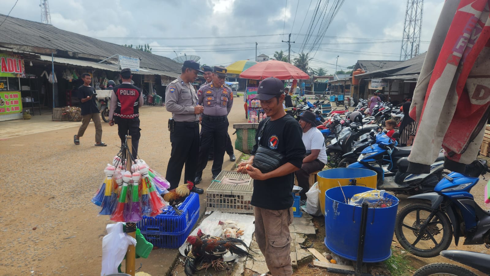 Libur Nataru, Polres Mesuji Gelar Patroli dan Binluh di Pasar Brabasan