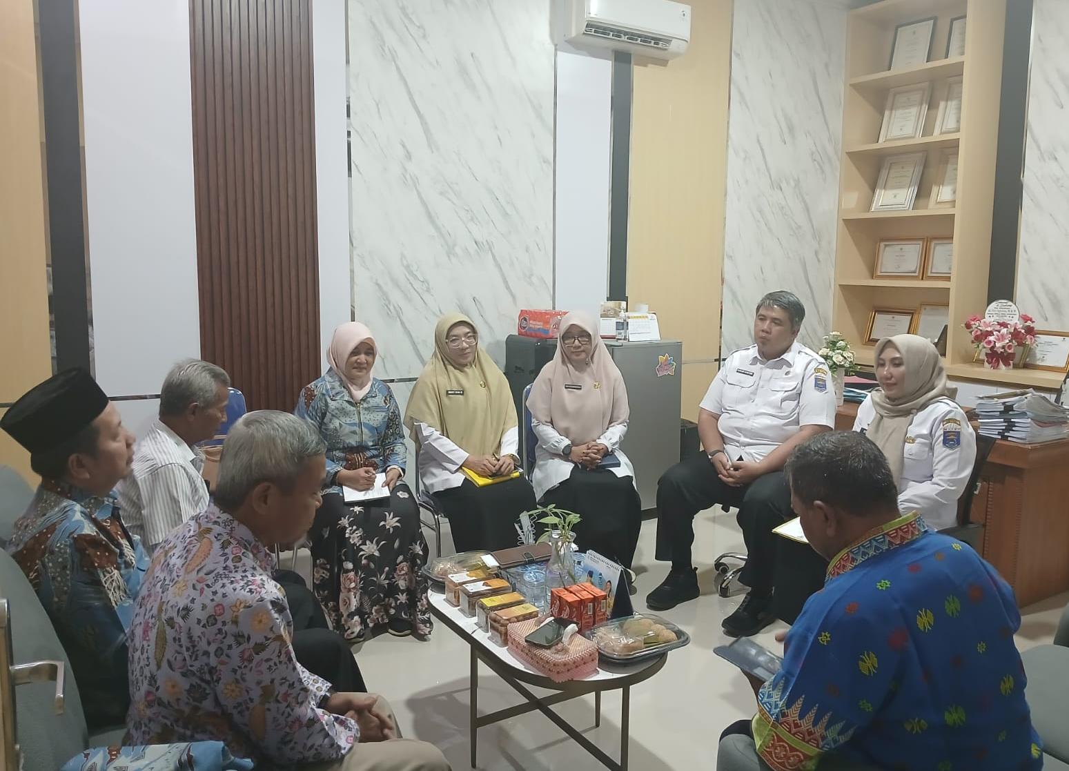 Audiensi dengan Dinas Kesehatan, FKS Kota Metro Matangkan Rencana Program Kerja