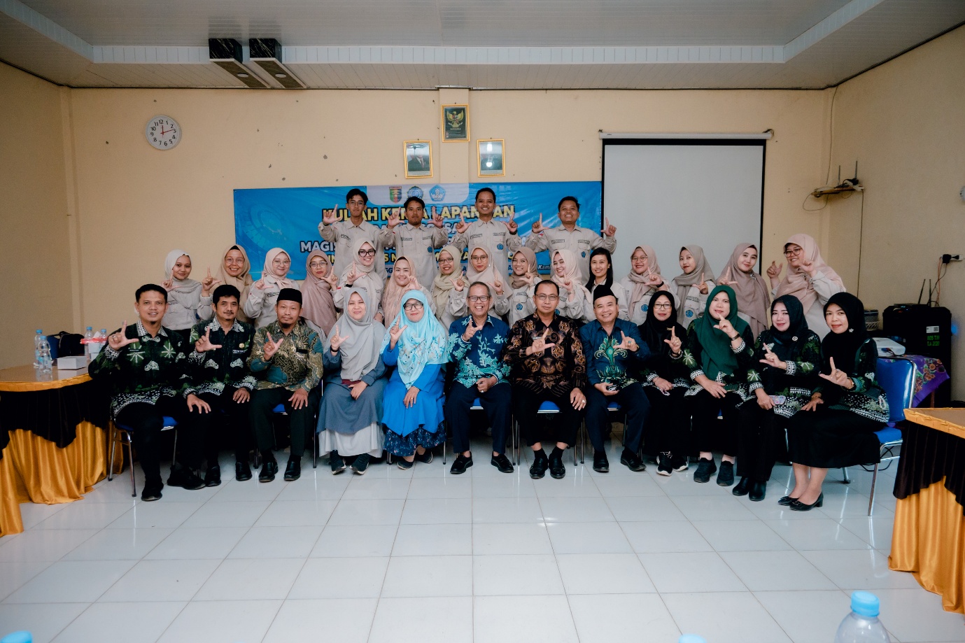 Tingkatkan Kompetensi Administrasi Pendidikan, UM Metro Lakukan KKL di SMA Negeri 1 Terbanggi Besar