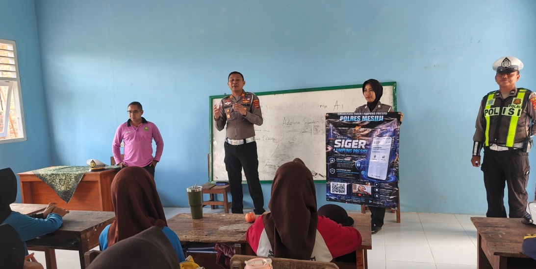 Sat Lantas Polres Mesuji Kenalkan Aplikasi Siger Lampung Presisi ke Siswa SMKN 1 Simpang Pematang