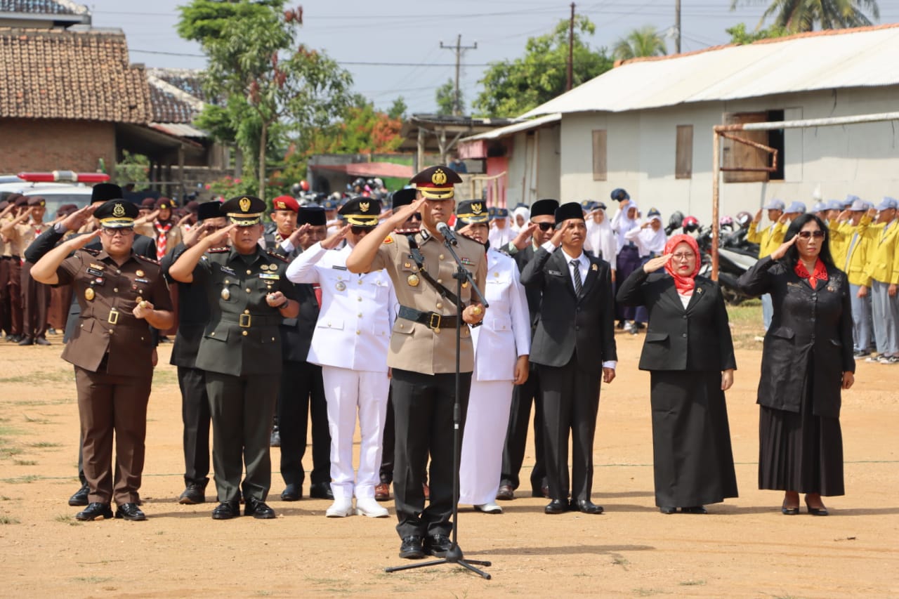 Kapolres Pringsewu Pimpin Ziarah Pahlawan di HUT ke-16 Kabupaten Pringsewu