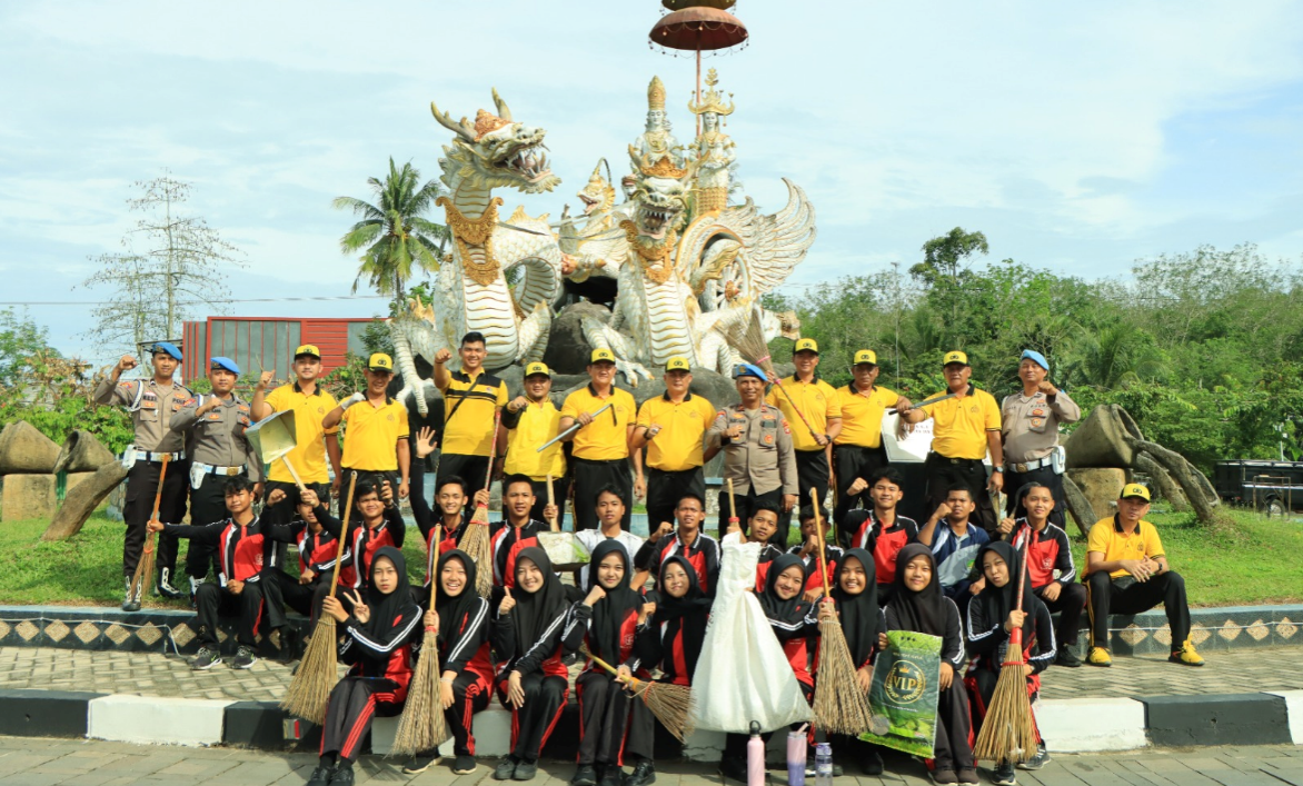 Wujudkan Lingkungan Bersih dan Sehat, Polres dan Pemkab Tubaba Kompak Gelar Kerja Bakti
