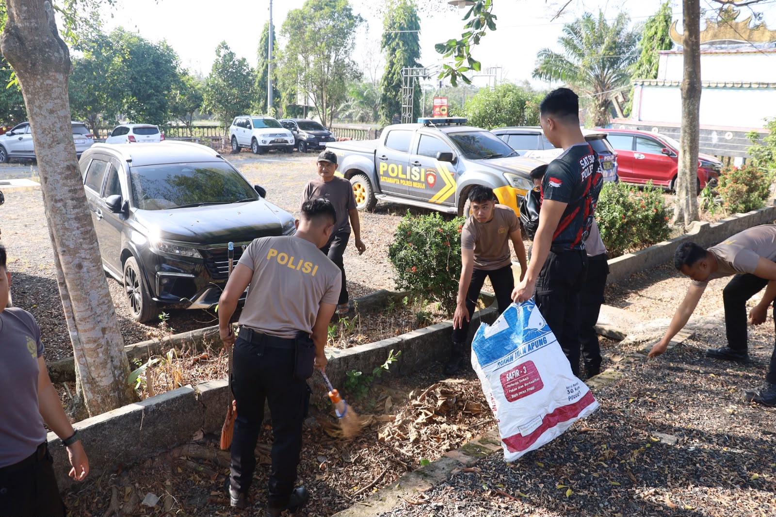 Polres Mesuji Gelar Gerakan Indonesia Asri, Ajak Warga Jaga Kebersihan Lingkungan