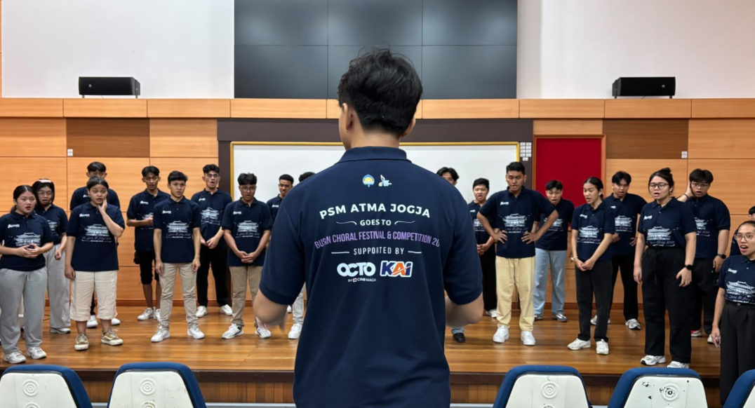 KAI Daop 6 Yogyakarta Dukung 35 Mahasiswa Atma Jaya Berlaga di Kompetisi Paduan Suara Korea Selatan
