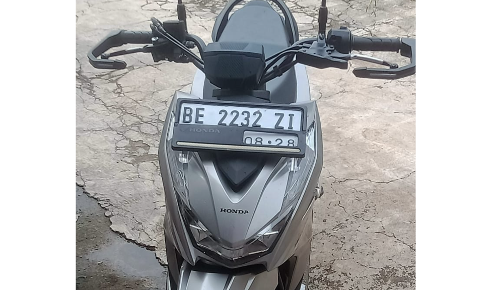 Motor Raib Saat Belanja di Alfamart Gunung Terang, Aksi Pelaku Terekam CCTV