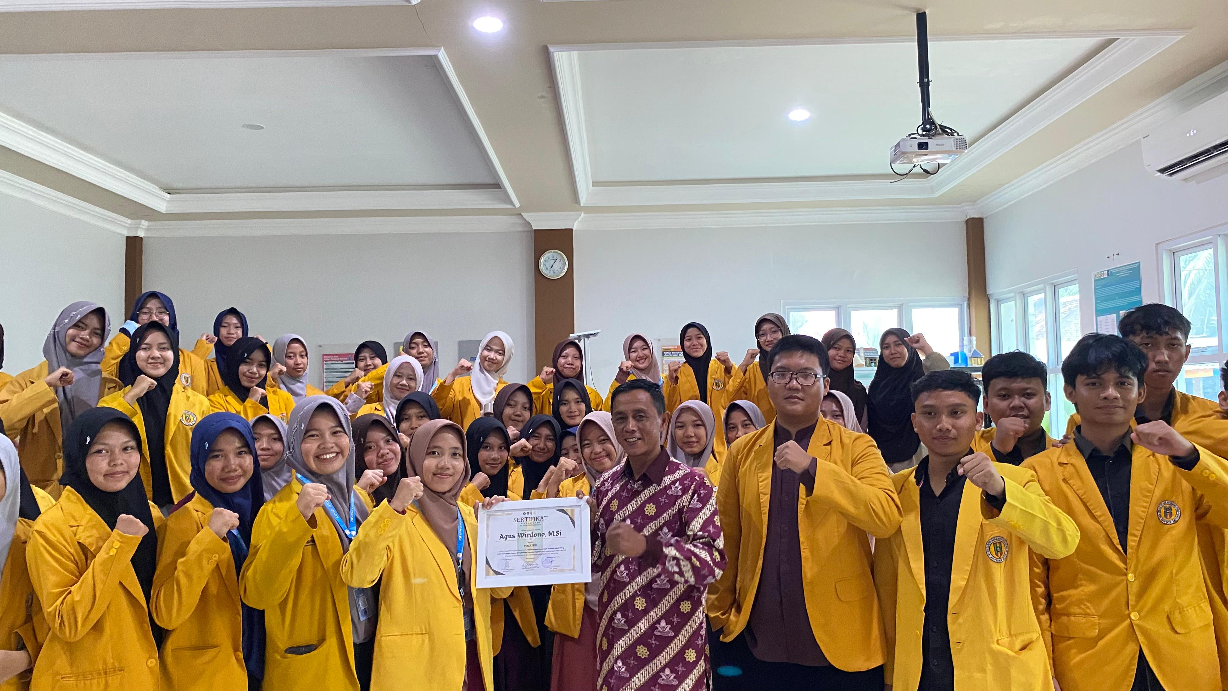 Seminar Digital Newsroom di SMA At-Tanwir, Cetak Jurnalis Kompeten di Era Digital