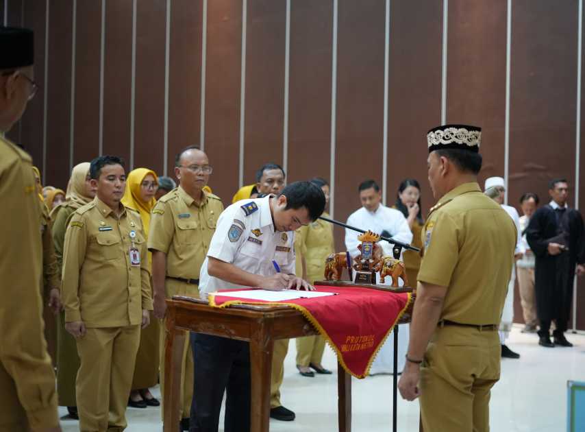 Fokus pada Pelayanan Publik Lebih Baik, Wali Kota Metro Lantik 100 Pejabat Baru