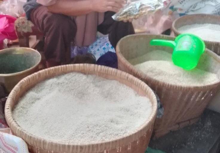 Harga Terpantau Stabil, Pedagang Pasar Purbolinggo Optimistis Penjualan Sembako Naik Jelang Idul Adha 2025