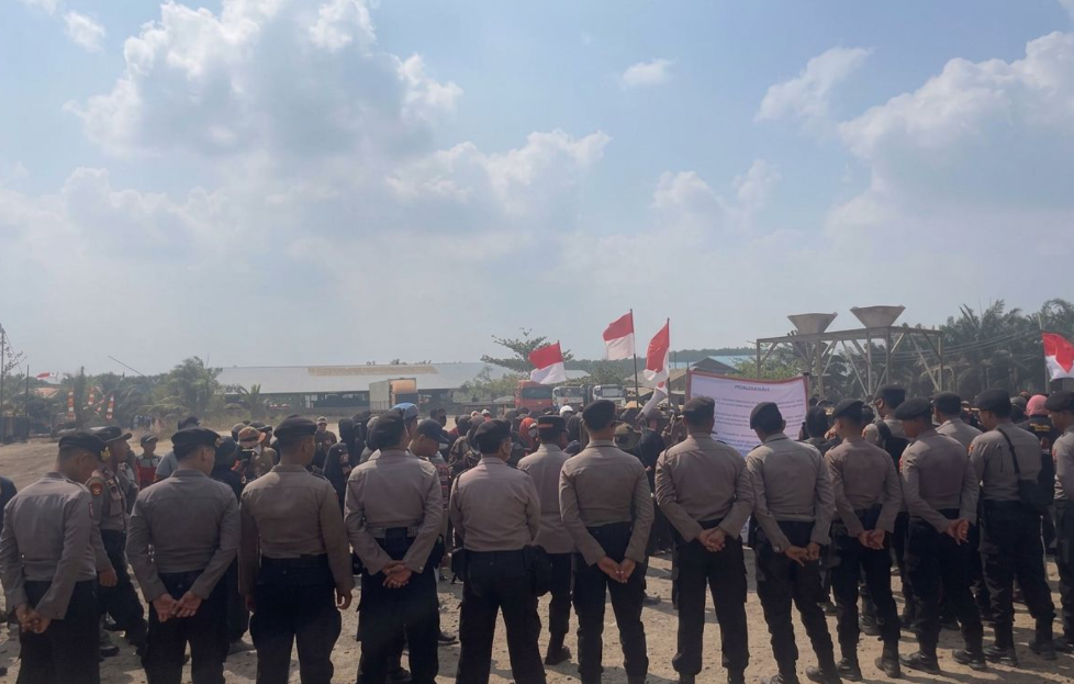Aksi Warga Delapan Desa di PT PAL Mesuji Berakhir Kondusif, Ini Tuntutannya