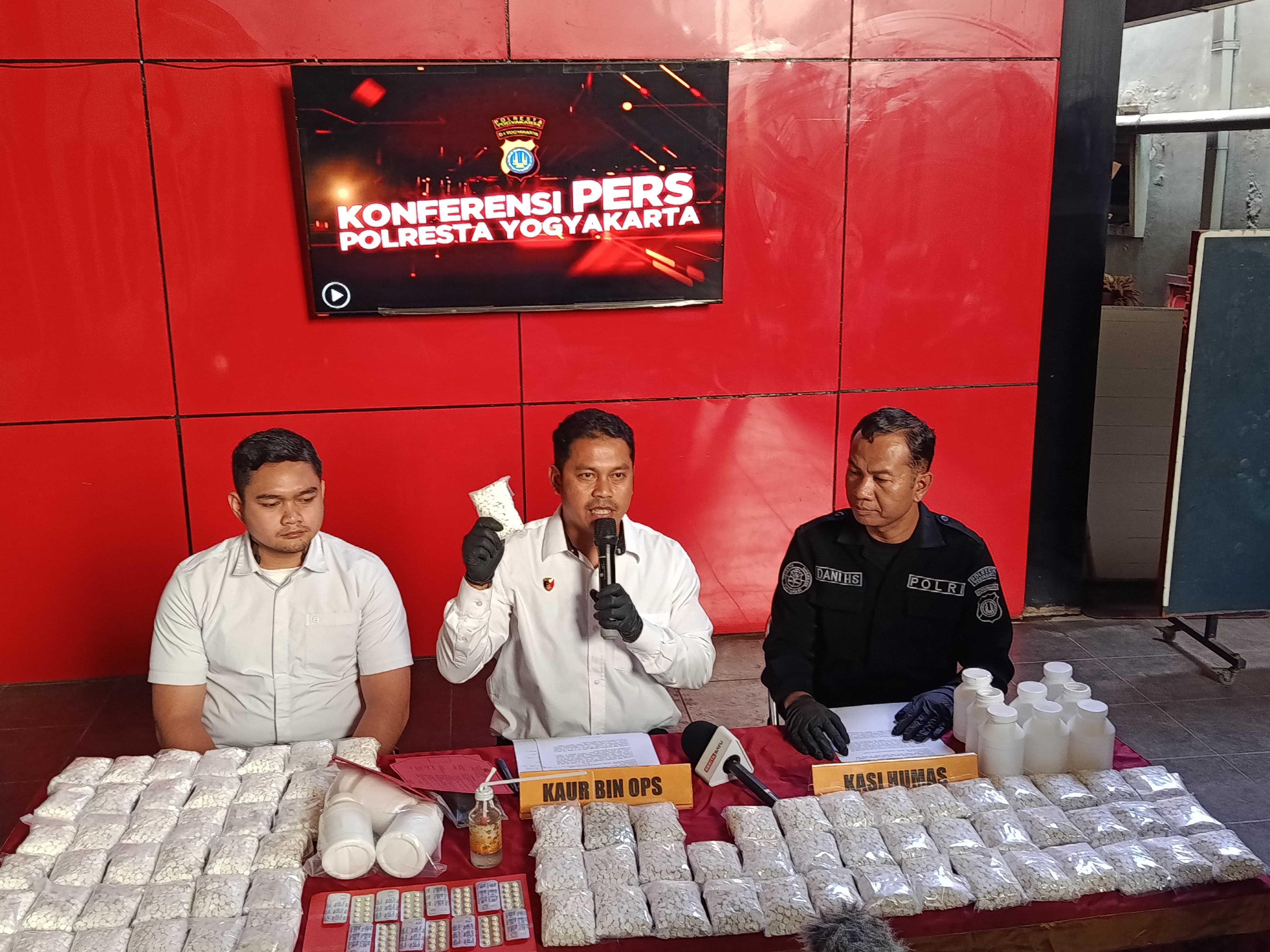 Polresta Yogyakarta Amankan 81 Ribu Butir Obat Keras Berlogo Y, Dua Tersangka Ditangkap