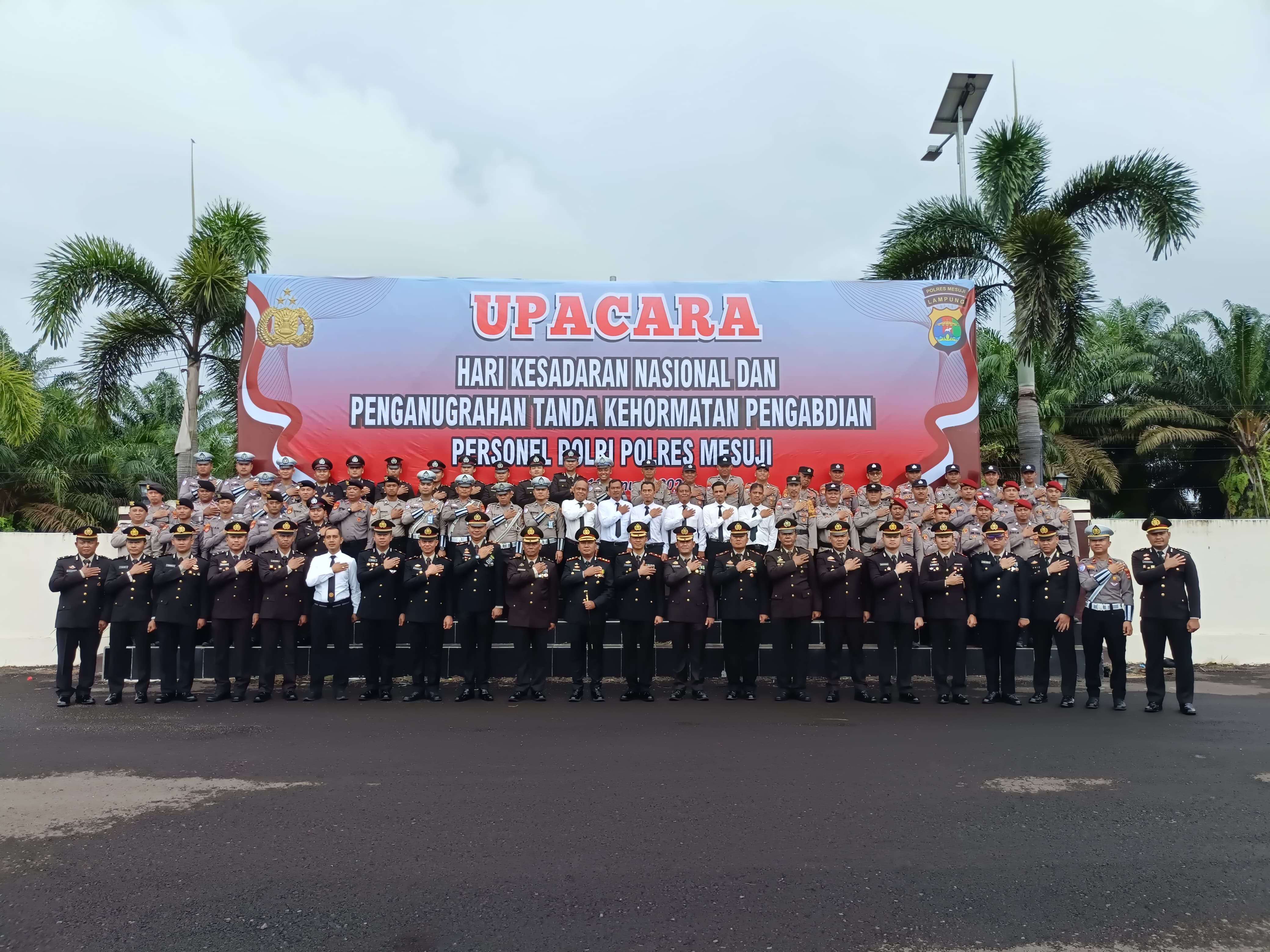 Hari Kesadaran Nasional, Polres Mesuji Beri Penghargaan Personel Berprestasi