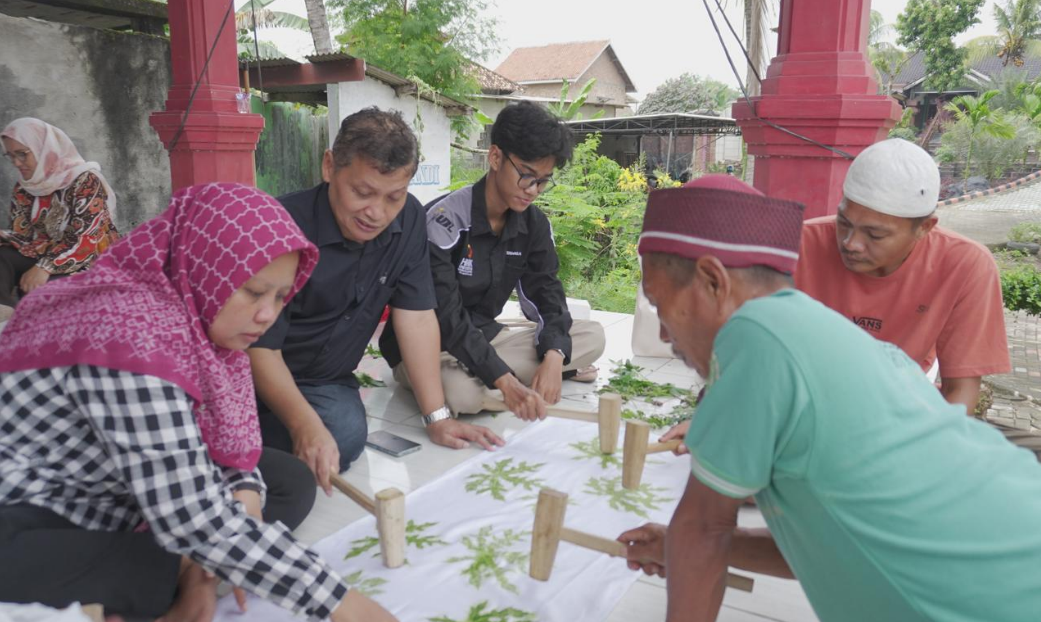 UBL Gelar Pelatihan Ecoprint Teknik Pukul untuk Alumni ODGJ Ponpes Jolo Sutra Lampung Tengah