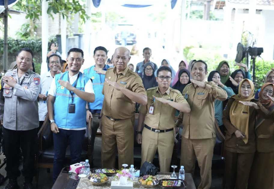 PLN Beri Sambungan Listrik Gratis untuk 12 Rumah Warga Pra Sejahtera di Metro