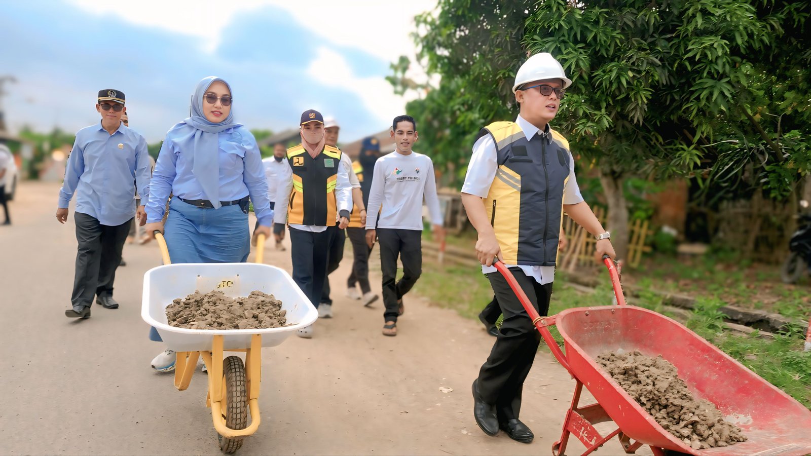 Bupati Lampung Tengah Tinjau Jalan Berlubang di Sendang Agung dan Padang Ratu