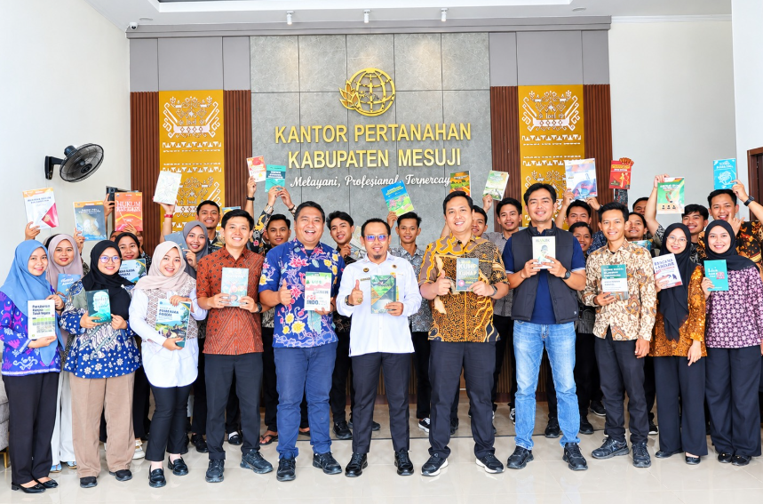 Kantor ATR/BPN Mesuji Hadirkan Pojok Baca, Warga Bisa Baca Buku Sambil Menunggu Antrean