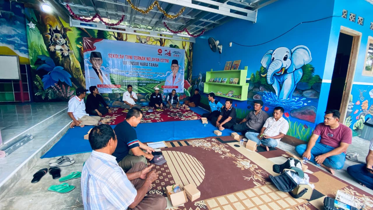 DPW PKS Lampung Gelar Uji Unsur Hara Tanah, Bantu Petani Tingkatkan Produktivitas