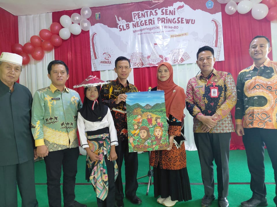 Pentas Seni SLBN: Rahayu Sri Astutik Tegaskan Keterbatasan Bukan Halangan Prestasi