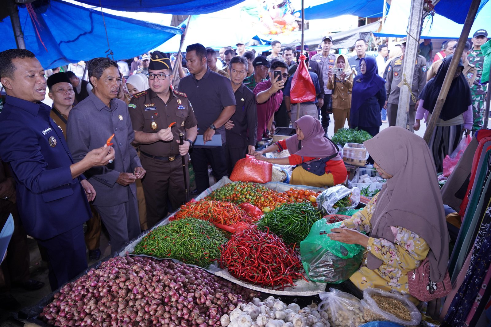 Pastikan Harga Stabil dan Stok Aman di Awal Ramadhan, Bupati Pringsewu Tinjau Pasar Banyumas