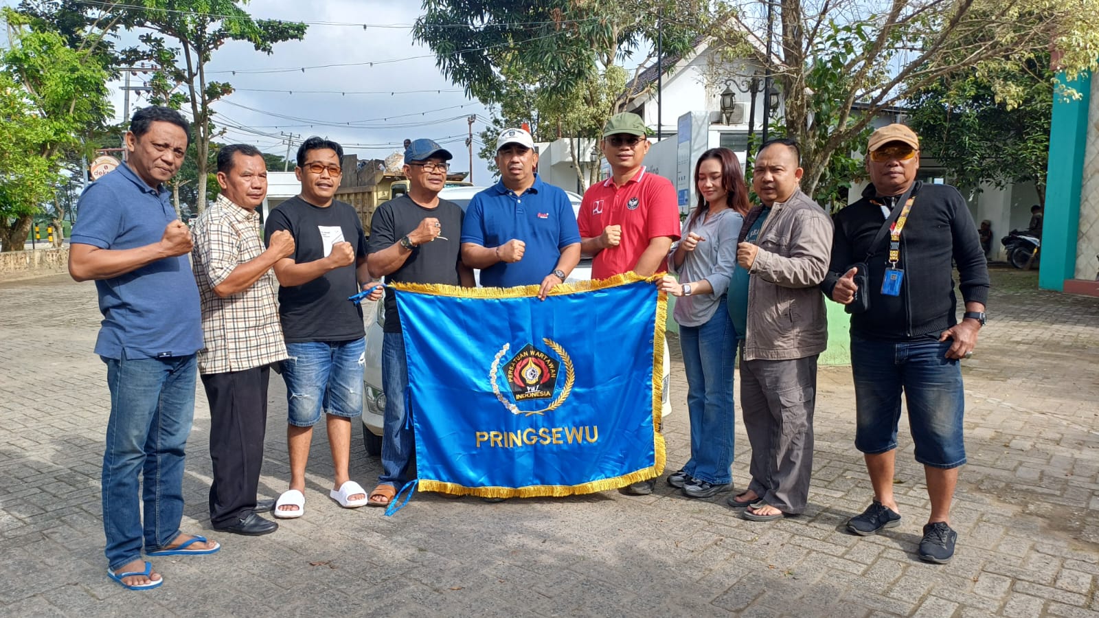 Sekdakab Pringsewu Lepas Rombongan PWI Hadiri HPN 2026 di Serang, Ini Pesannya