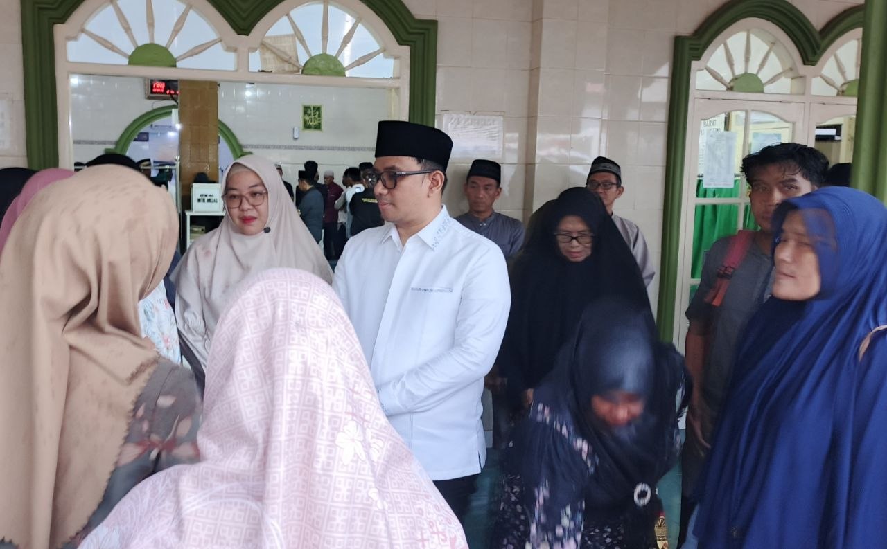Baru Tanda Tangan Surat Penghargaan, Wakil Wali Kota Metro Salatkan Jenazah Hafizah Al-Qur’an