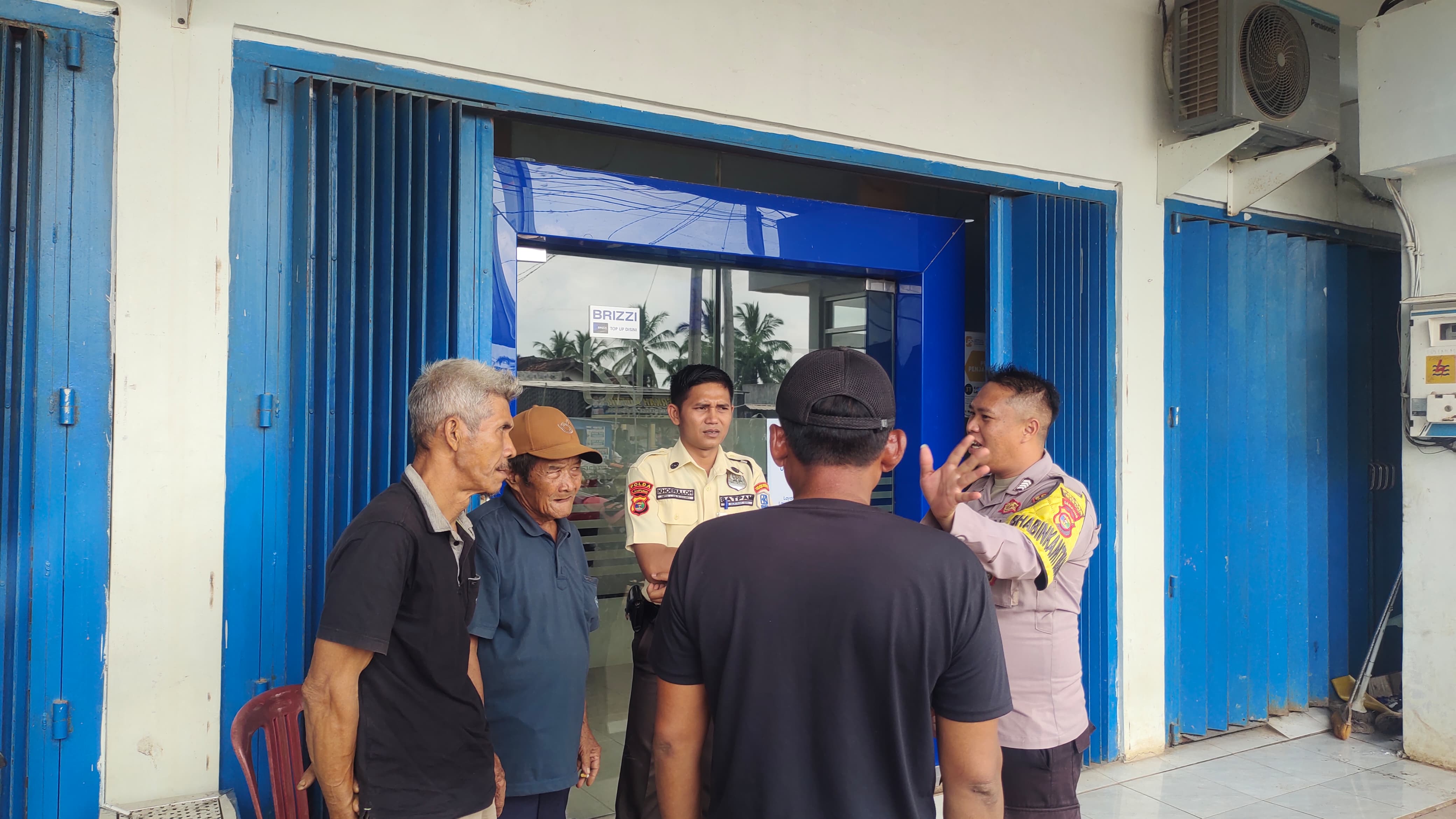 Bhabinkamtibmas Polsek Mesuji Timur Sambangi Satpam BRI, Tekankan Peran dan Kewaspadaan