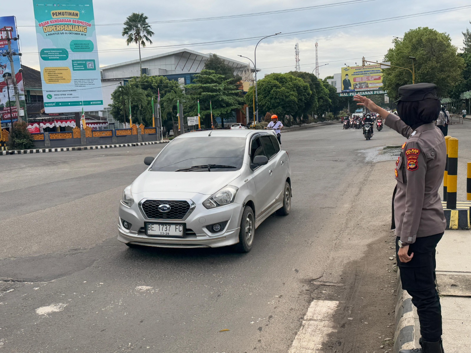 Rayakan HUT ke-77, Polwan Polres Metro Turun ke Jalan Atur Lalu Lintas di Titik Padat Kota