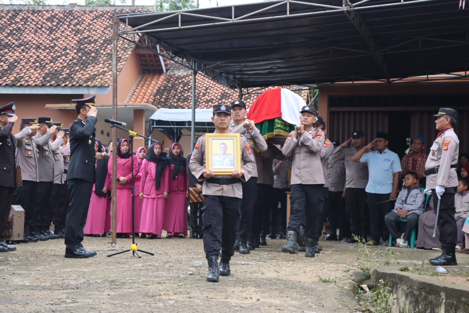 Ribuan Pelayat Antar Kepergian Aipda Triyoto