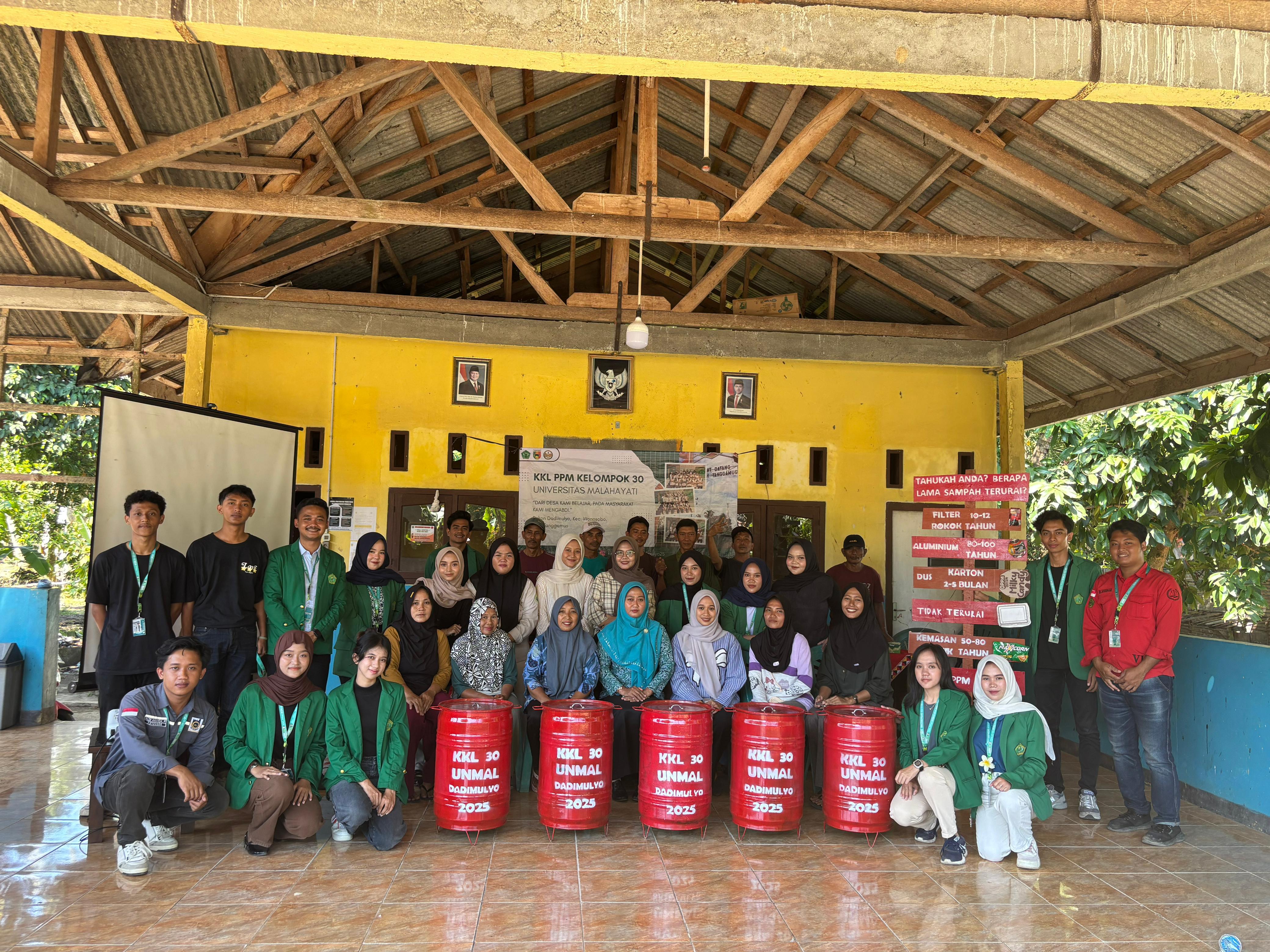 Mahasiswa Universitas Malahayati Perkenalkan Incinerator untuk Kurangi Sampah di Pekon Dadimulyo