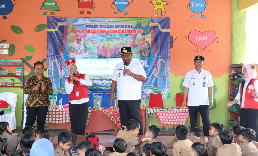 Wakil Bupati I Komang Koheri Sapa Anak-anak PAUD AMSAI dalam Program Literasi dan Edukasi