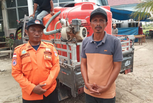 Air Sungai Payau Tak Layak Konsumsi, Warga Muara Mas Terima Bantuan Air Bersih