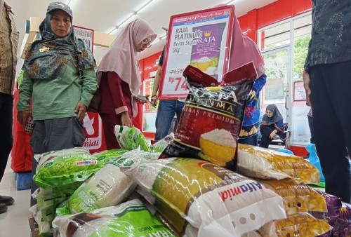 Sidak Temukan Dugaan Beras Oplosan, 10 Merek Dilarang Edar Sementara di Metro