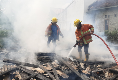 Kelalaian Saat Memasak, Rumah di Metro Timur Hangus Dilalap Api
