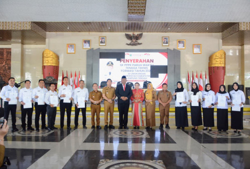 Plt. Bupati I Komang Koheri: 2.533 Pegawai Lampung Tengah Resmi Terima SK PPPK Paruh Waktu