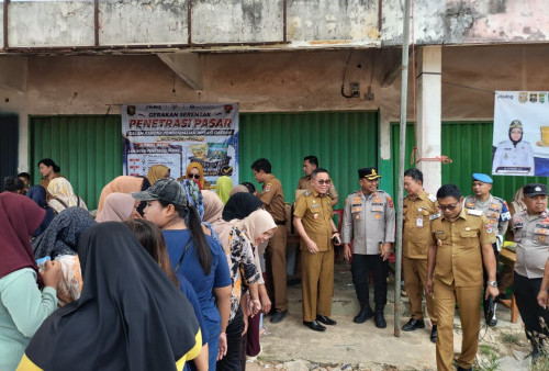 Polres Mesuji Salurkan Beras SPHP dan Sembako Murah untuk Warga Gedung Ram