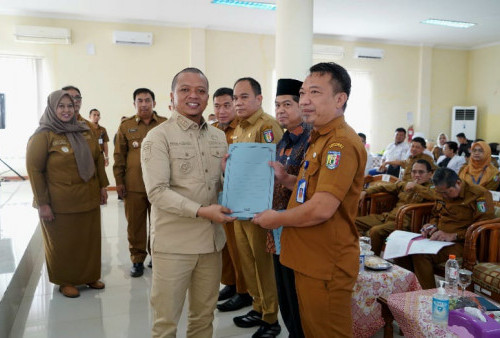 Pelayanan Prima dan Infrastruktur Optimal Jadi Prioritas, Bupati Pringsewu Serahkan SK Dewan Pengawas RSUD