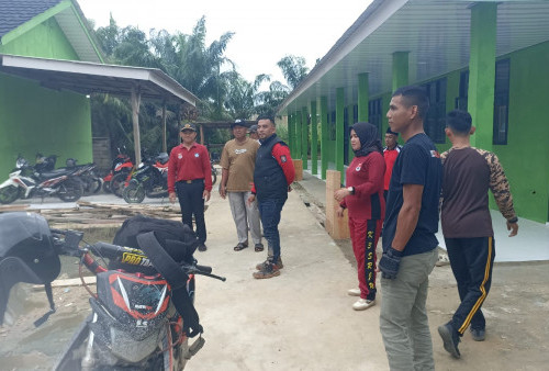 Camat Rawajitu Utara dan Jajaran Serentak Turun ke Desa Pantau Banjir dan Pasca Banjir