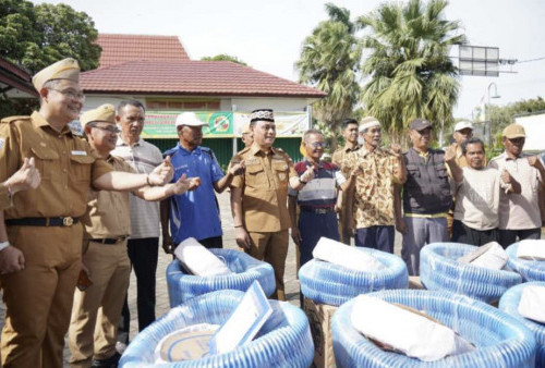 Pemkot Metro Salurkan Bantuan Alat dan Saprodi untuk Kelompok Tani